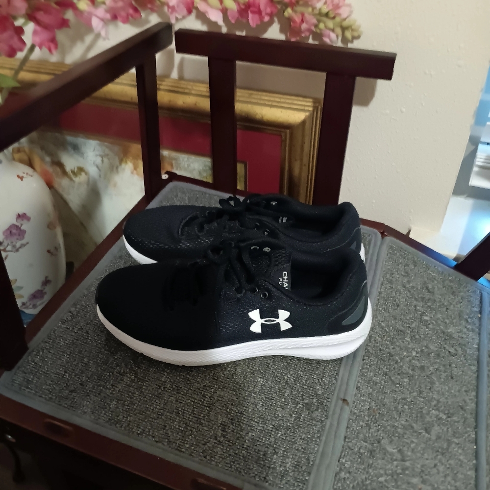 Under Armour  Womem Black Running Shoes